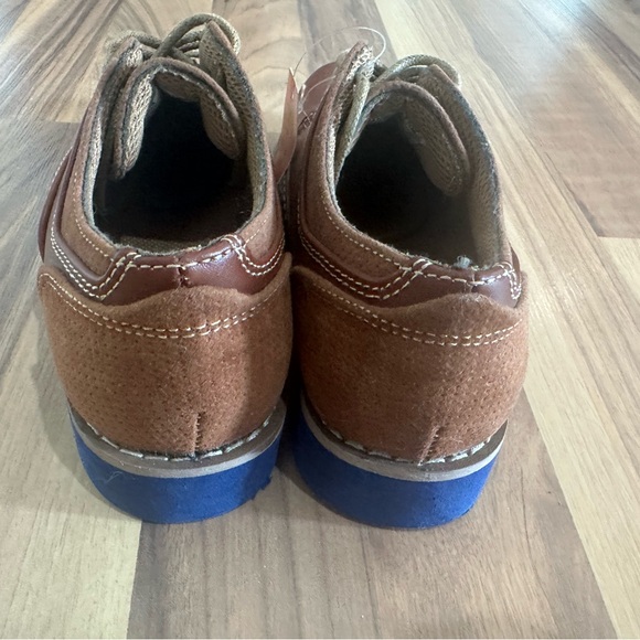 NWT, Boys Size 1.5 Deer Stags Dress Shoes, Brown with Blue soles. - Picture 5 of 6